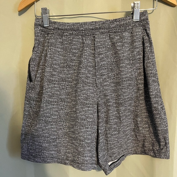 lululemon pace breaker shorts - Picture 1 of 4